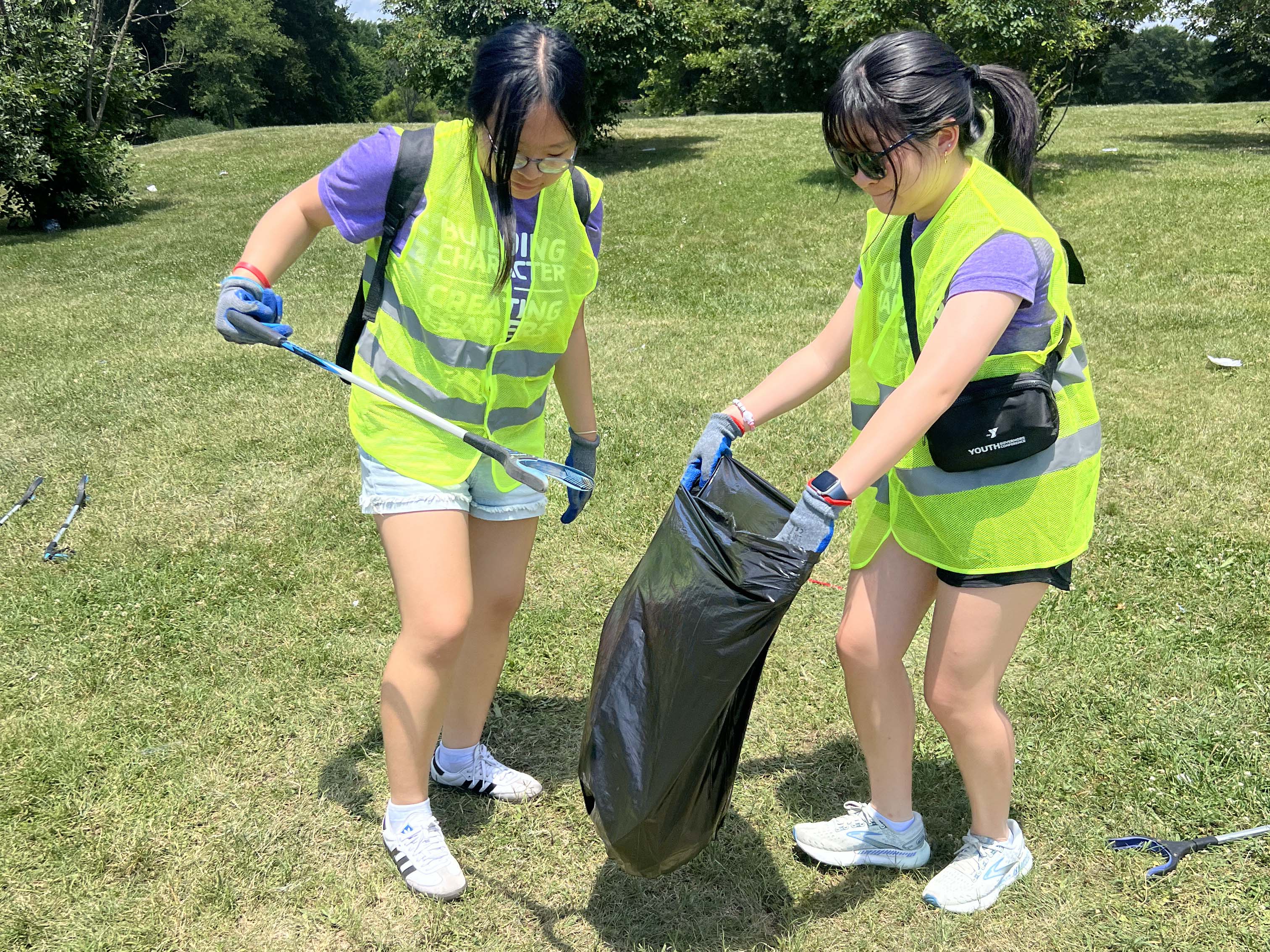 Teen leaders volunteering in DC Teen leaders volunteering in DC