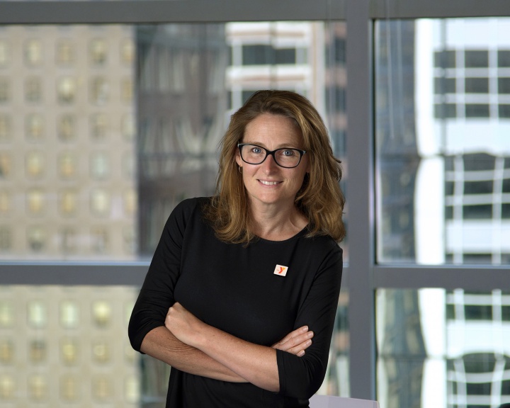 Tina MacVeigh headshot
